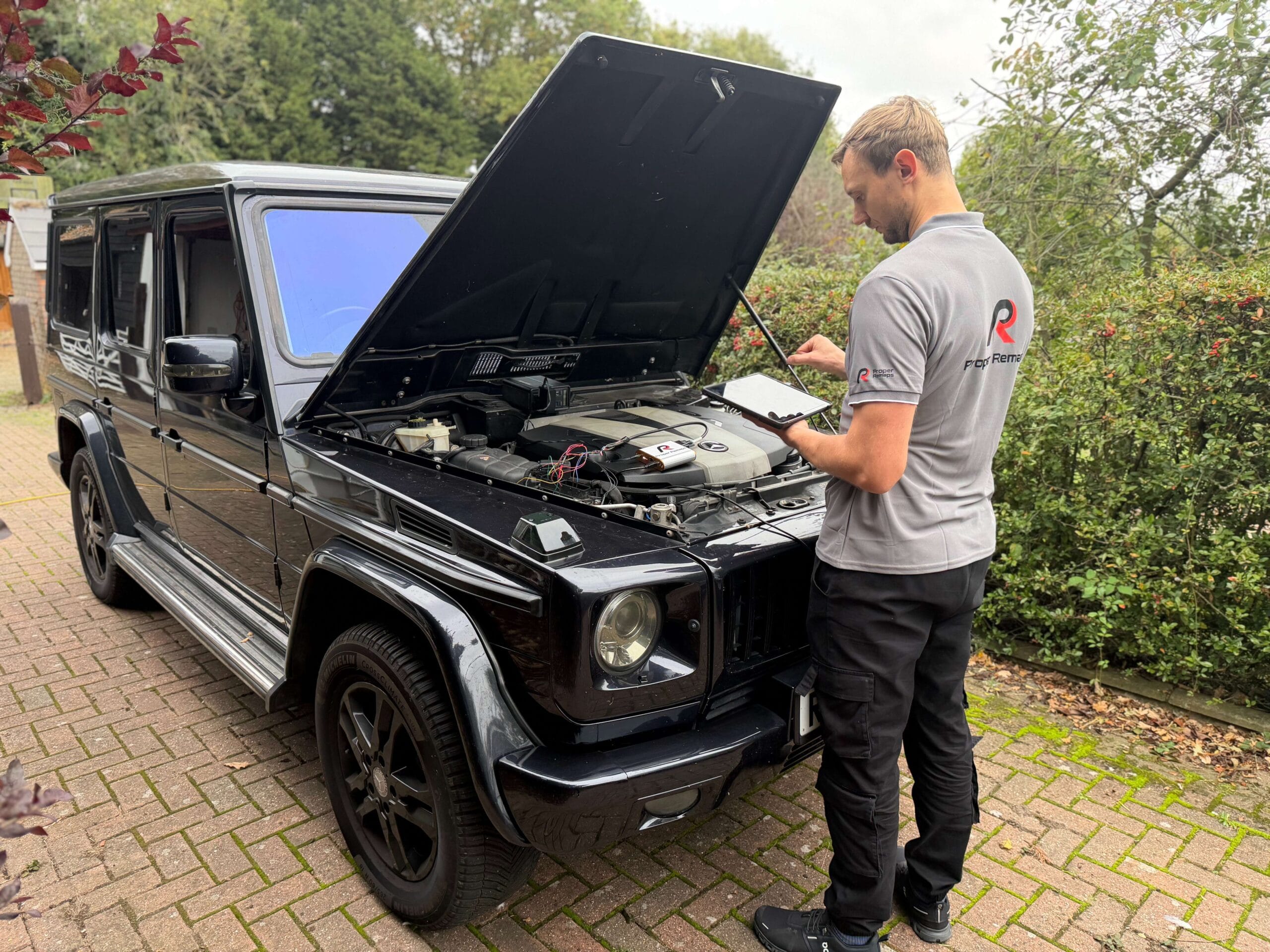 Arturs is doing a ECU remap on Black G Wagon Mercedes